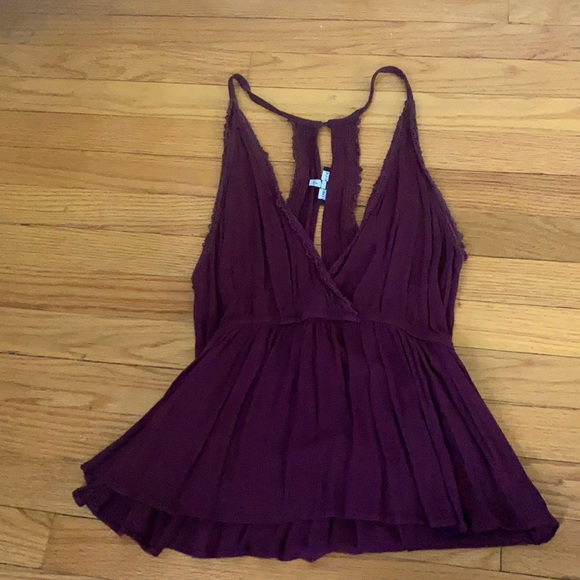 Kendall & Kylie Tops - Beautiful maroon Kendall & Kylie tank top☺️
